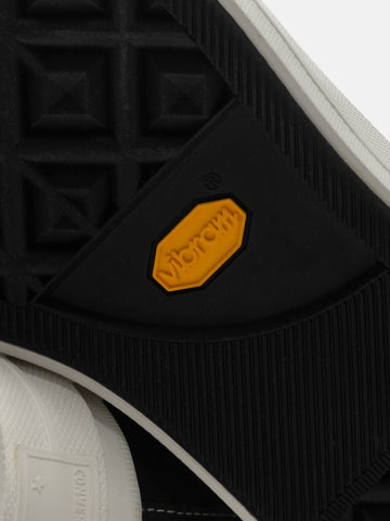 Detailed view of the Converse Chuck Taylor FS Premium Leather Black