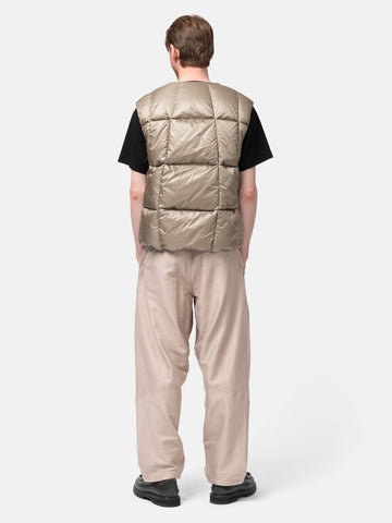 Goldwin-0-Three-Dimensional-Down-Light-Vest-Dune-D-3