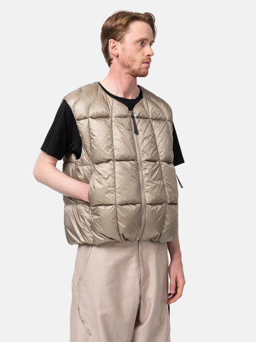 Goldwin-0-Three-Dimensional-Down-Light-Vest-Dune-D-4