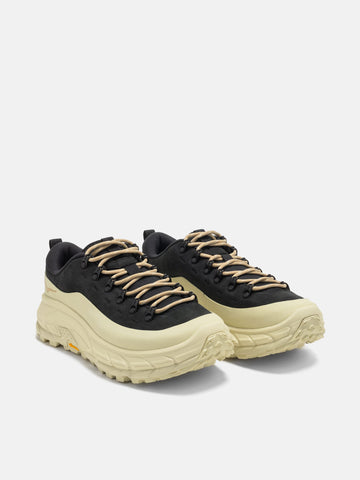 three-quarter view of the HOKA U Tor Summit Black / Pampas Grass