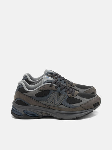 Side view of the NEW BALANCE Abzorb 2010 Tornado