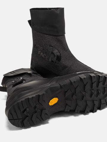 close-up view of the north face Summit Verto SA GORE-TEX Black