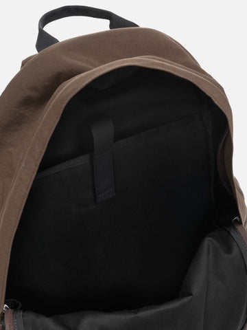 detailed view of the HOBO Backpack 22L Nylon Oxford Onibegie Dyed Brown