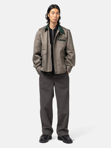 full-body of the model wearing the sacai Weathercloth Pants Khaki